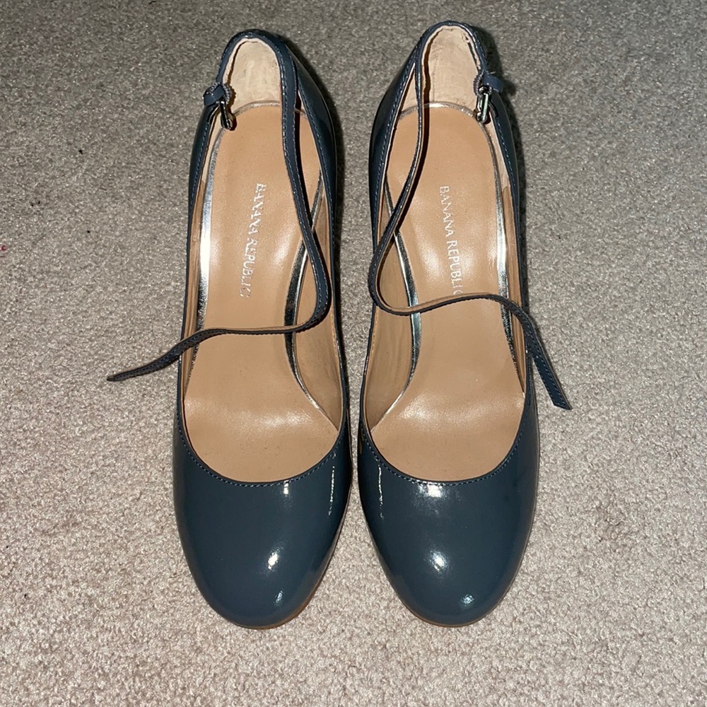 Banana republic round toe heels-size 5 1/2